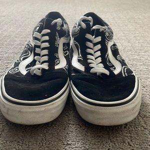 Vans black and white